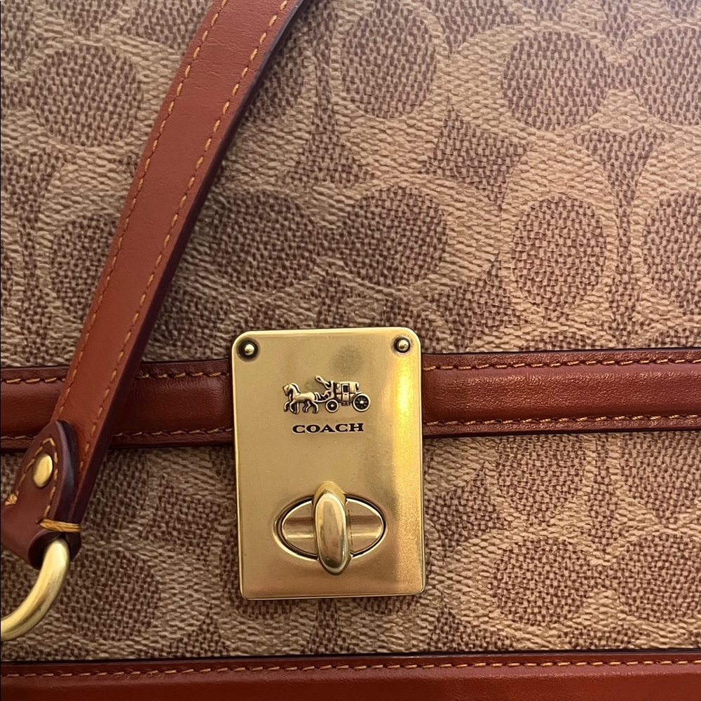 Coach Hutton Brown and Tan shoulder bag - Picture 3 of 16